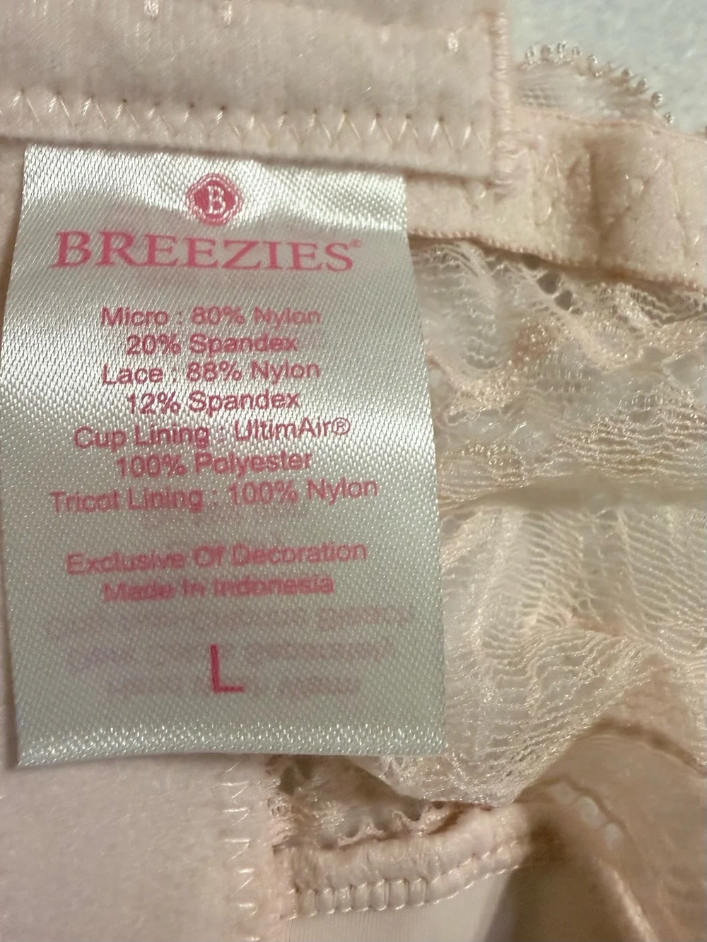 New Breezies Soft Support Lace Wirefree Unlined Bra. Size Large